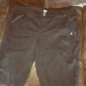 Size 14 black capris